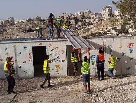 هدم روضة ومركز نسوي في "جبل البابا" البدوي
